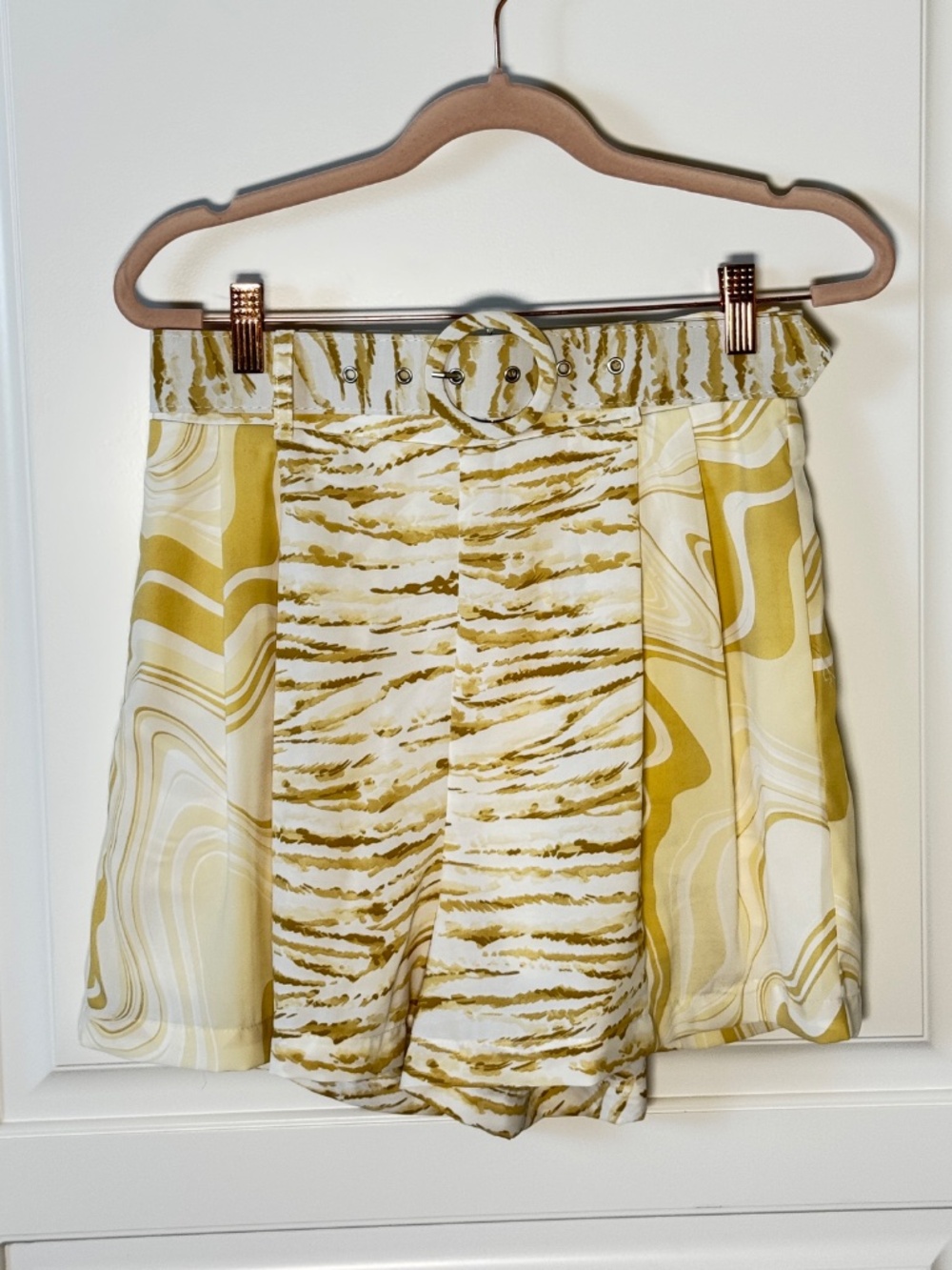MUSTARD ANIMAL PRINT AND ABSTRACT COORD TWO PIECE SET SIZE LARGE - NWT - Picture 14 of 17